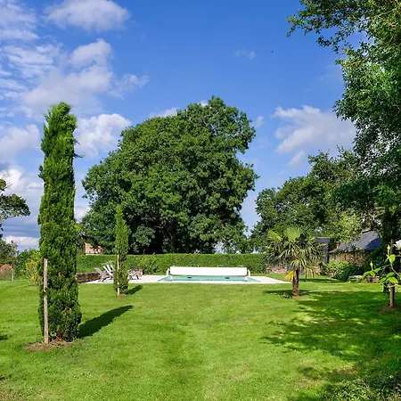 Holiday home Malvoisine