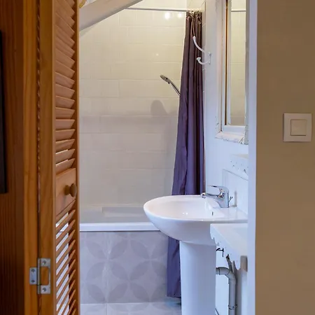 Malvoisine Holiday home Ecuille